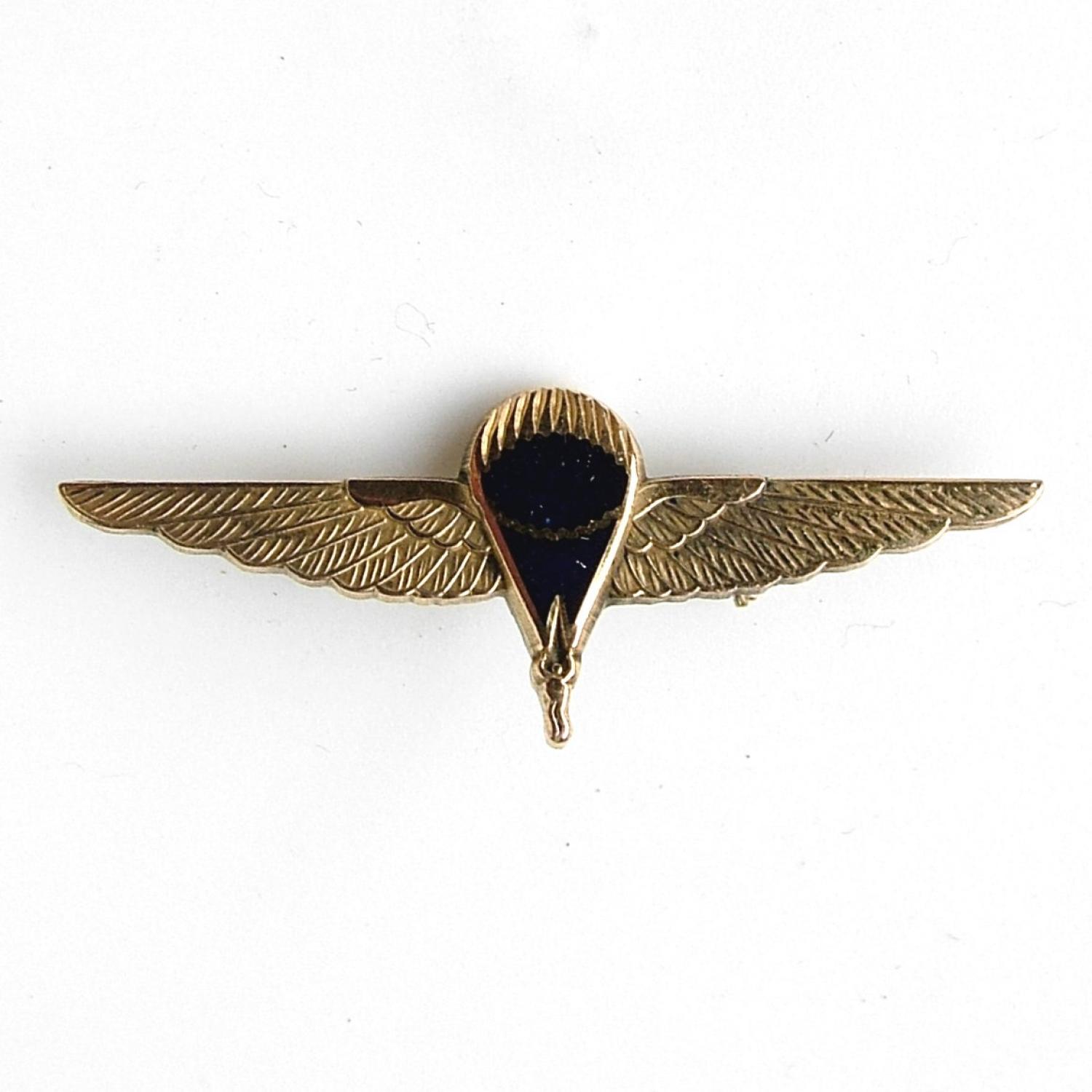 G.Q. Parachute workers badge - gold
