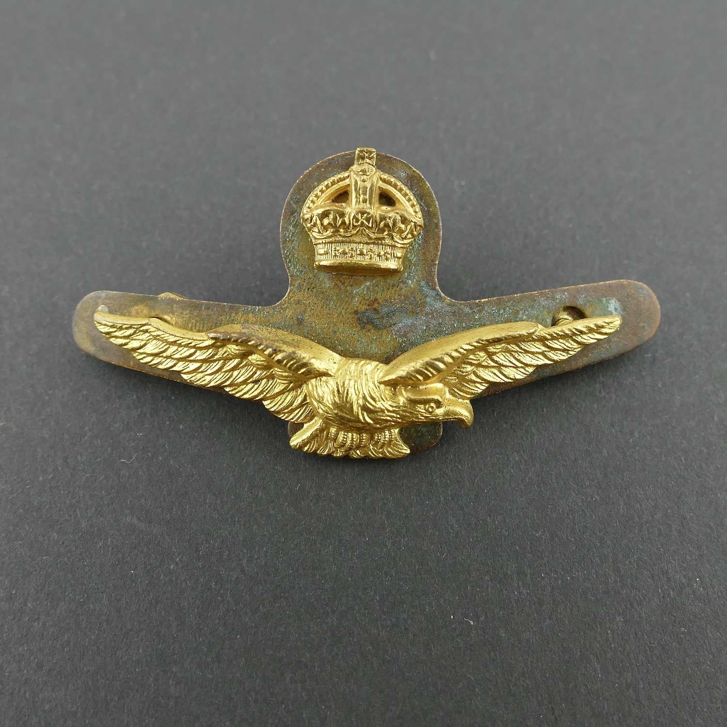 RAF 'officer rank' field service cap badge