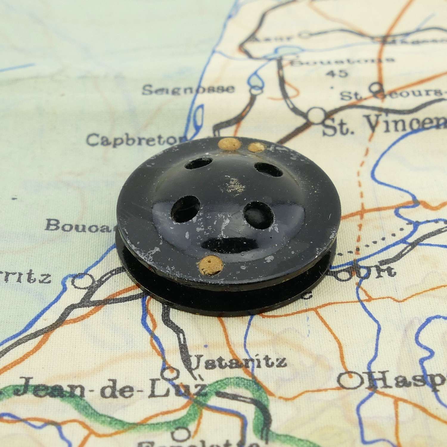 RAF/ SOE fly button escape compass