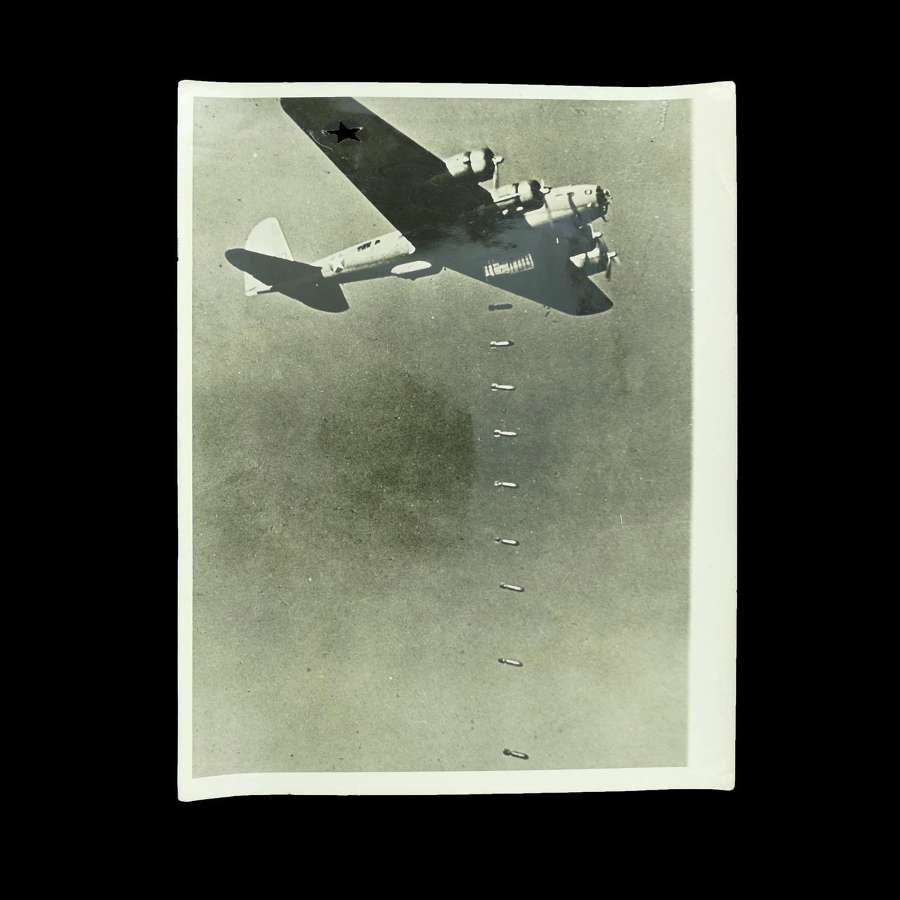 Photo - B-17 releasing bomb load