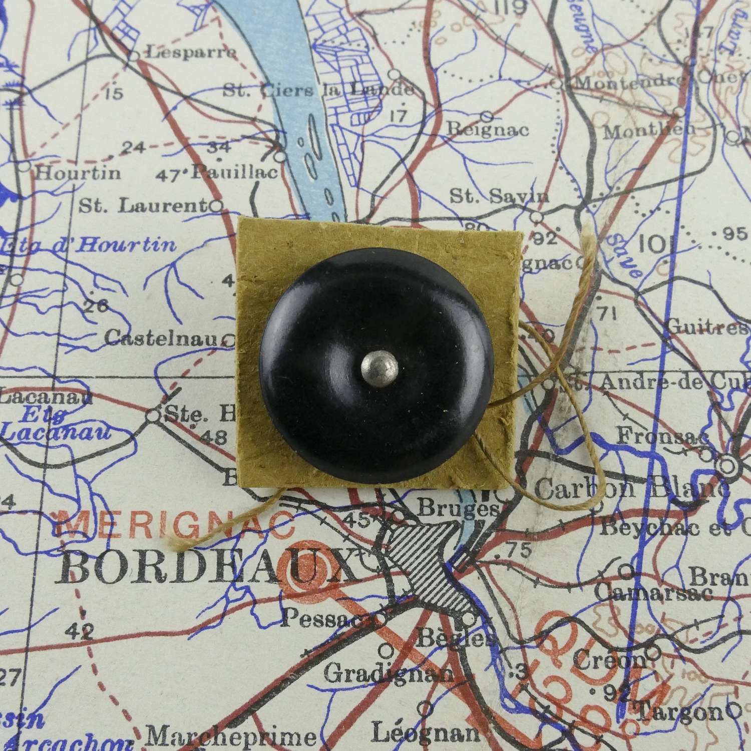 RAF / SOE escape and evasion button compass
