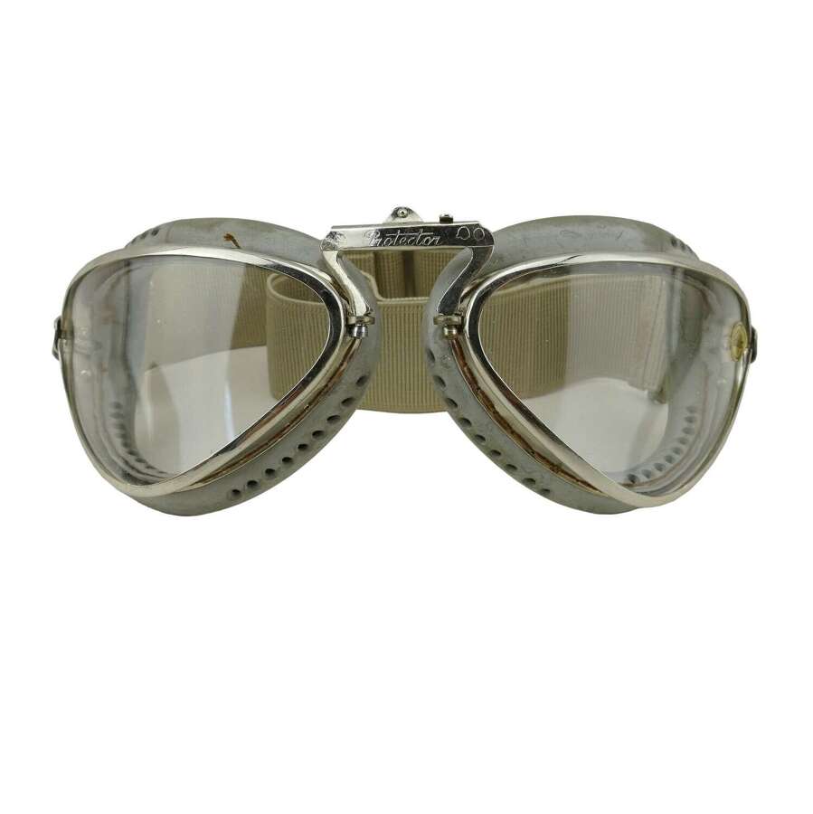 Italian 'Protector' pattern flying goggles, cased